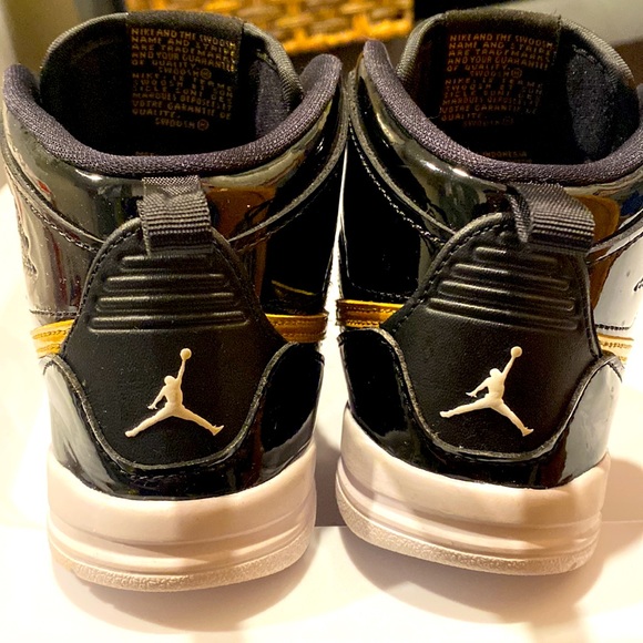 Kid’s AirJordan Nike size 10C Black & Gold - Picture 5 of 6